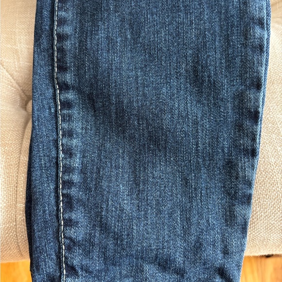 Women's Lucky Brand jeans. - Picture 5 of 6